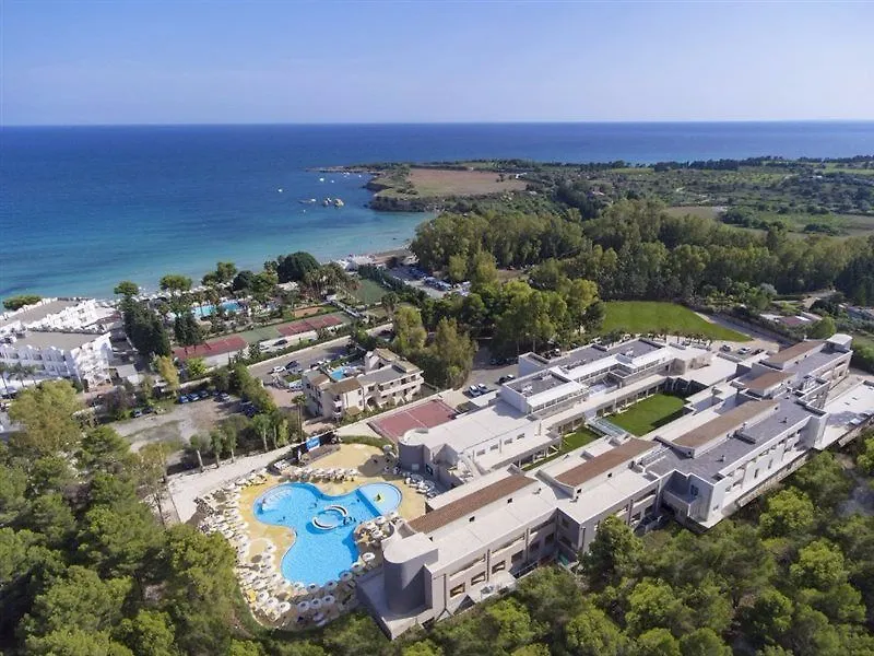 **** Üdülőközpont Futura Club Spiagge Bianche Hotel Fontane Bianche Olaszország