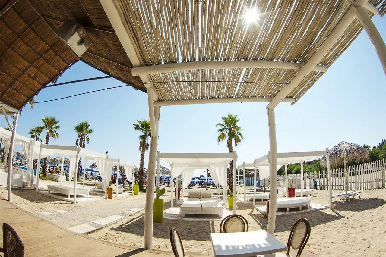 Üdülőközpont Futura Club Spiagge Bianche Hotel Fontane Bianche
